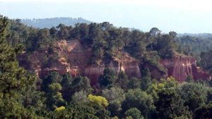 Blick von der Terrasse des Restaurants "Chez Nino" in Roussillon